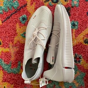 UNOS Lavender Unisex slip on knit Sneakers, Sz. Men’s 11-12 / Women’s 12.5-13.5.